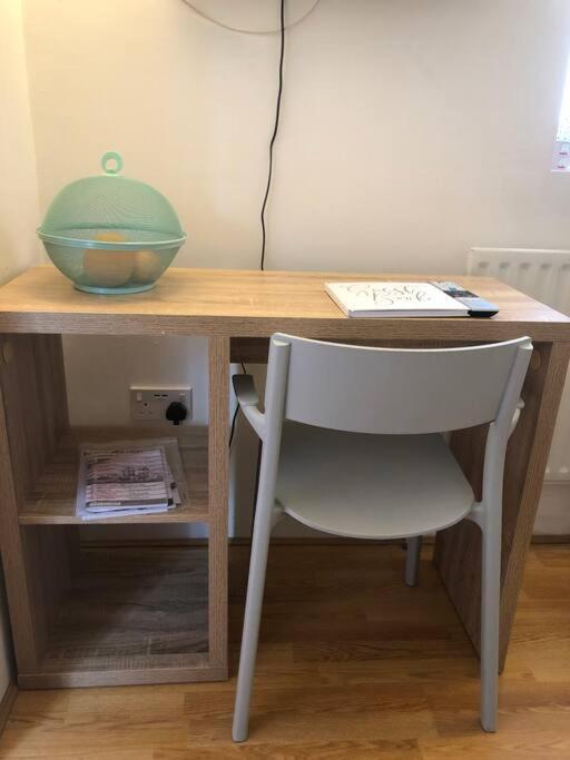 Apartment Tranquil 1 Bedroom 30 Mins To Heathrow Hanworth
